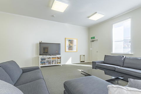4 Bedroom House - Hobart CBD - Free Parking - Free WIFI - Tourism Cairns 20