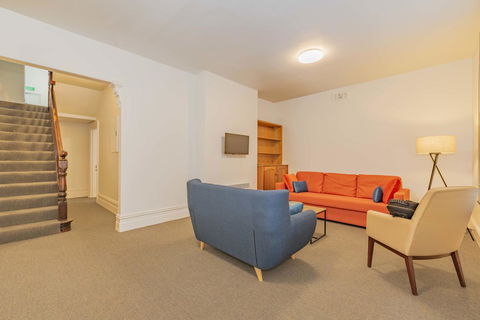 4 Bedroom House - Hobart CBD - Free Parking - Free WIFI - Tourism Cairns 6