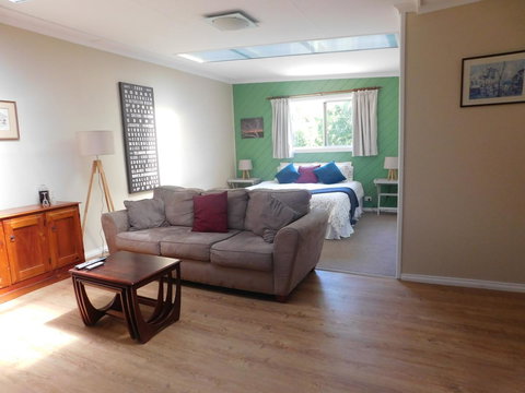 Amble\'a\'While On Tamar - Tourism Cairns 0