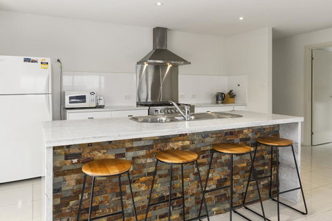170 Hazards View Drive - Unit 2 - Tourism Cairns 4