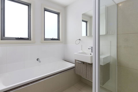 170 Hazards View Drive - Unit 2 - Tourism Cairns 10