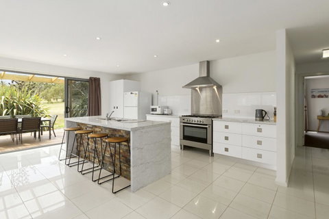 170 Hazards View Drive - Unit 2 - Tourism Cairns 2