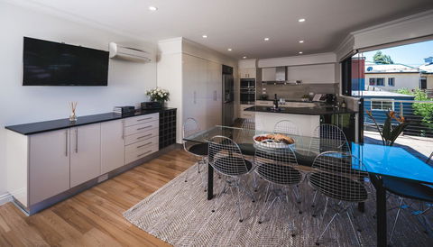 Russell House - Tourism Cairns 24