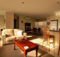 Hobart Villa - Tourism Cairns