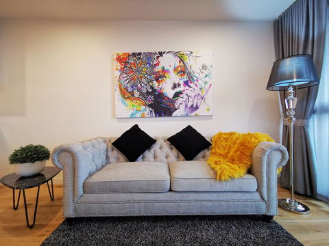 NEW 2 Rooms 2 Baths Apartment In Glen Waverley - Tourism Cairns 1