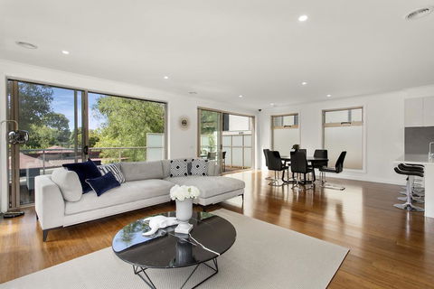 NEW Inner Melb Luxury Modern Grand Holiday House - Great Location, Wifi, Parking - Tourism Cairns 1