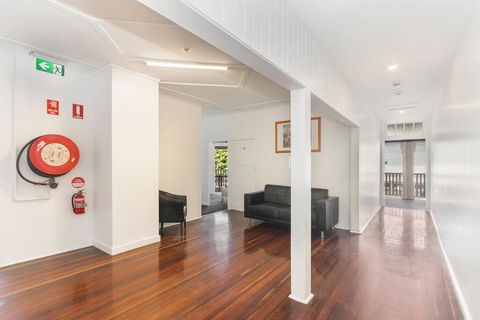 Newmarket Hotel - Tourism Cairns 3