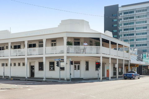 Newmarket Hotel - Tourism Cairns 2