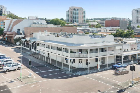 Newmarket Hotel - Tourism Cairns 0