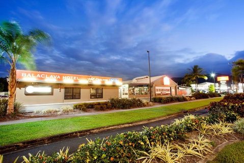 Nightcap At Balaclava Hotel - Tourism Cairns 2