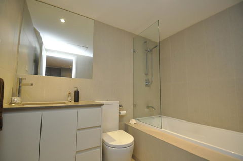 NORTH SYDNEY FULLY SELF CONTAINED MODERN 2 BED APARTMENT (16WAL) - Tourism Cairns 3