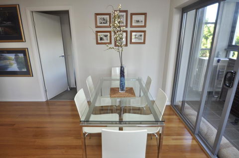 NORTH SYDNEY FULLY SELF CONTAINED MODERN 2 BED APARTMENT (16WAL) - Tourism Cairns 1