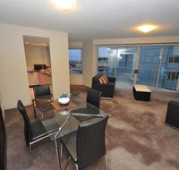 North Sydney Fully Self Contained Modern 2 Bed Apartment 2207BER - Tourism Cairns