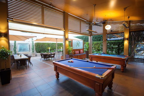 O'Shea's Royal Hotel - Tourism Cairns 0