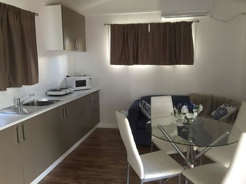 Oakridge Motel Tourist Park - Tourism Cairns 3