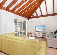 Occy's  Fingal Bay - Tourism Cairns