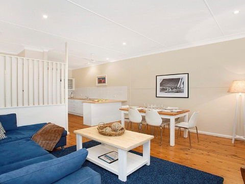 Ocean Blue Apartment One - Oceanfront Apartment - Tourism Cairns 1