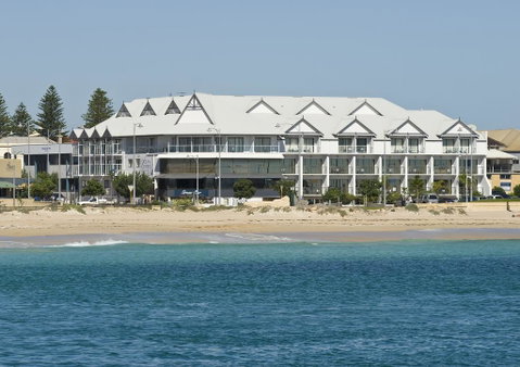 Ocean Centre Hotel - Tourism Cairns 0