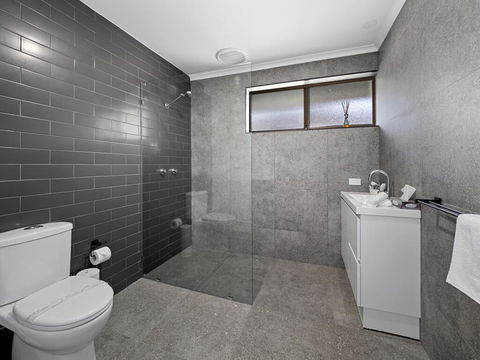 Ocean Park Motel & Holiday Apartments - Tourism Cairns 3