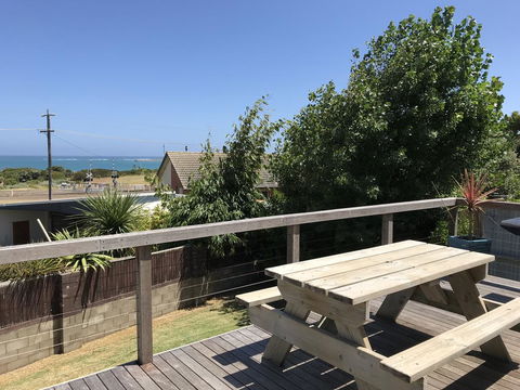 OCEAN VIEWS - Tourism Cairns 2