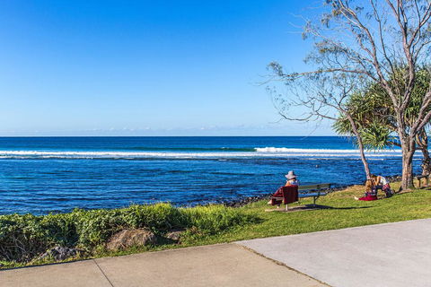 OCEAN WAVES - WiFi - Tourism Cairns 2