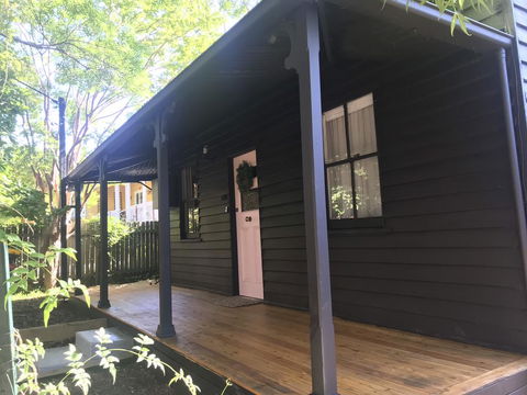 Old Railway Cottage - Tourism Cairns 0