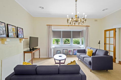 Old World Charm On Shannon - Tourism Cairns 1