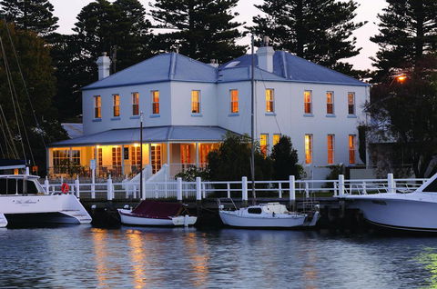 Oscars Waterfront Boutique Hotel - Tourism Cairns 3