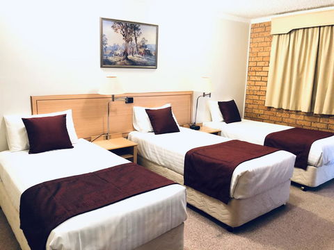 OVERLANDER MOTOR LODGE - Tourism Cairns 2