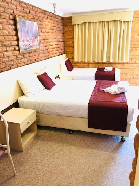 OVERLANDER MOTOR LODGE - Tourism Cairns 3