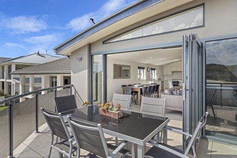 Pacific Drive 14 - Fingal Bay - Tourism Cairns 1