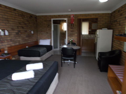 Park House Motor Inn - Tourism Cairns 0