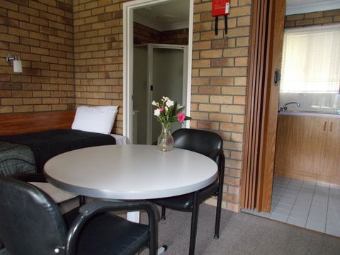Park House Motor Inn - Tourism Cairns 3
