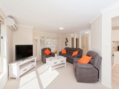 Pawprints, 123 Bagnalls Beach Road - Tourism Cairns 1