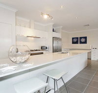 Penguin 4 Bedroom House by Shoalwater Executive Homes - Tourism Cairns