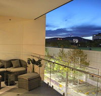 Perfectly Located Modern Apartment - Canberra CBD - Tourism Cairns