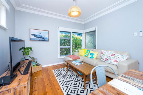 Pet Friendly 5 Victor Parade - Tourism Cairns 3