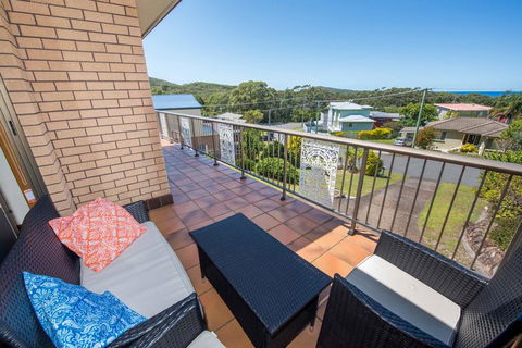 Pet Friendly Lentara St 8 - Fingal Bay - Tourism Cairns 0