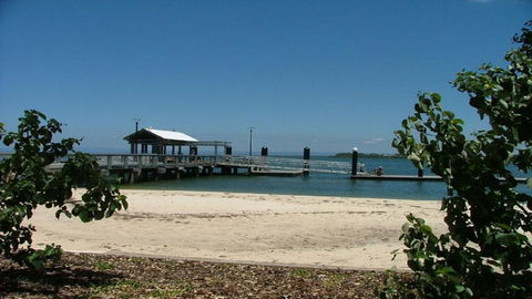 Pet Friendly Lowset Home With Room For A Boat, Wattle Ave, Bongaree - Tourism Cairns 2