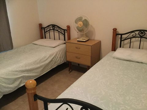 Pet Friendly Lowset Home With Room For A Boat, Wattle Ave, Bongaree - Tourism Cairns 3