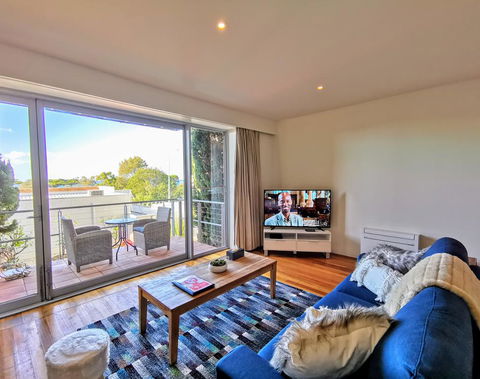 Phoenix Apartments - Tourism Cairns 2