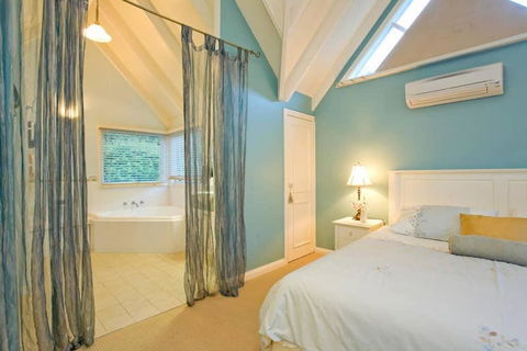 PLUM TREE COTTAGE - Spa Cottage With Woodfire - Tourism Cairns 2