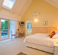 PLUM TREE STUDIO - couples lakeside spa retreat - Tourism Cairns