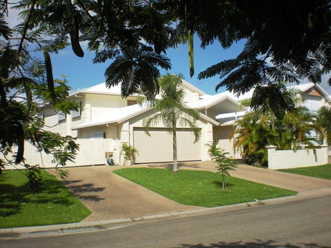 Poinciana Terraces - Tourism Cairns 0