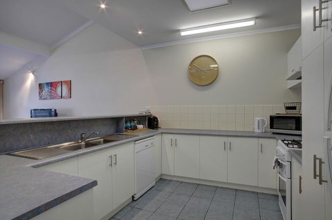 Port Lincoln Foreshore Apartments - Tourism Cairns 3