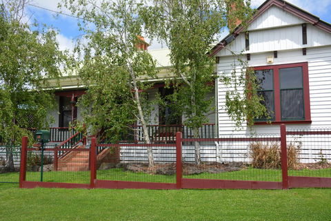 Portarlington Vicarage - Tourism Cairns 0