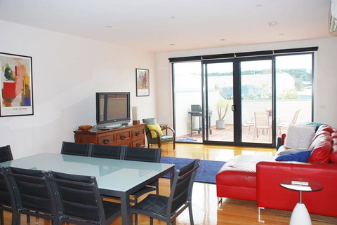 POSITION PERFECT CENTRAL INVERLOCH - Tourism Cairns 0