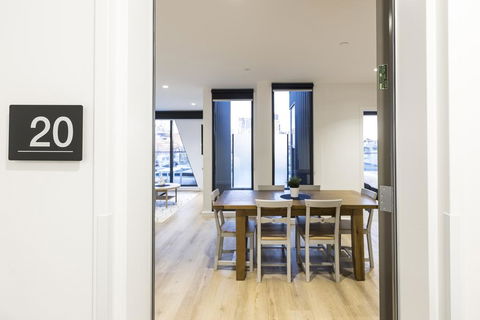 Q Squared Serviced Apartments - Tourism Cairns 3