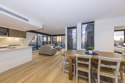 Q Squared Serviced Apartments - Tourism Cairns 0
