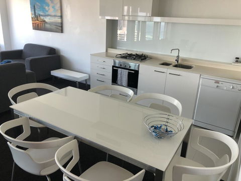 Q1 1 Bedroom Apartment On 30th Floor - Tourism Cairns 0